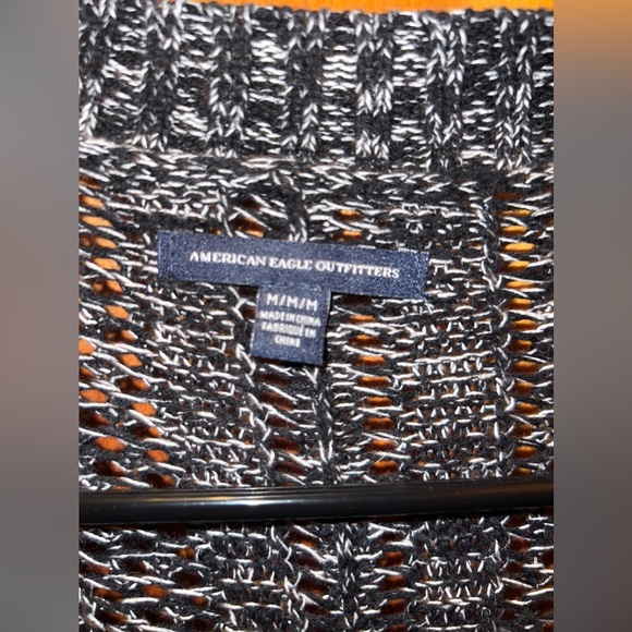 M women’s American eagle sweater - Picture 4 of 4